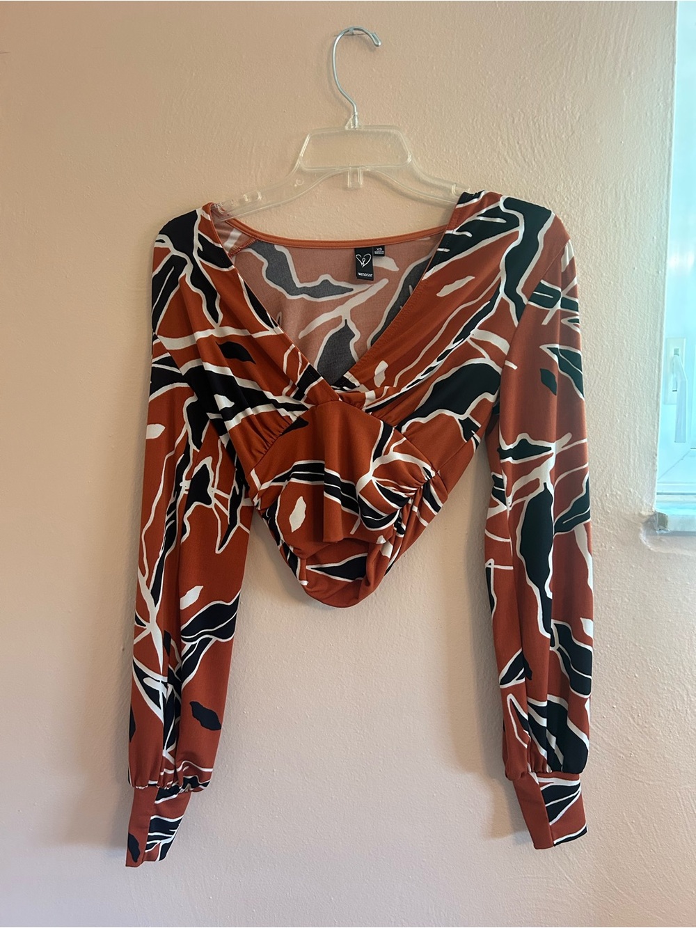 Windsor long sleep V-neck crop top